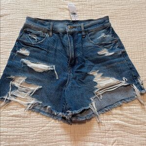 NWT 🏷️ American Eagle Distressed Denim Shorts